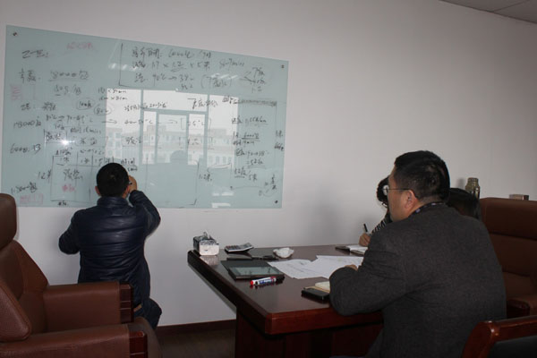 惠合機(jī)械給公司高管層培訓(xùn)現(xiàn)場(chǎng)圖