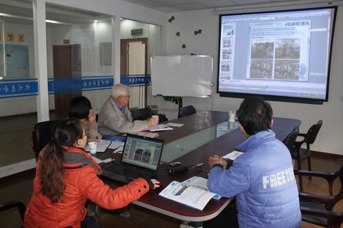 美國(guó)發(fā)酵罐客戶與惠合同事洽談現(xiàn)場(chǎng)