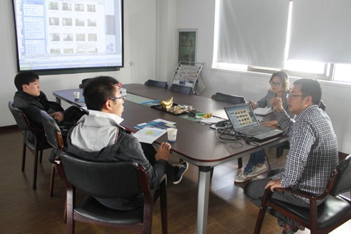 惠合工程師與大連冰淇淋生產(chǎn)線洽談現(xiàn)場1