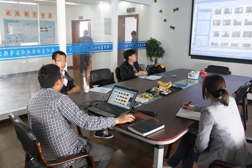 惠合工程師與大連冰淇淋生產(chǎn)線洽談現(xiàn)場2