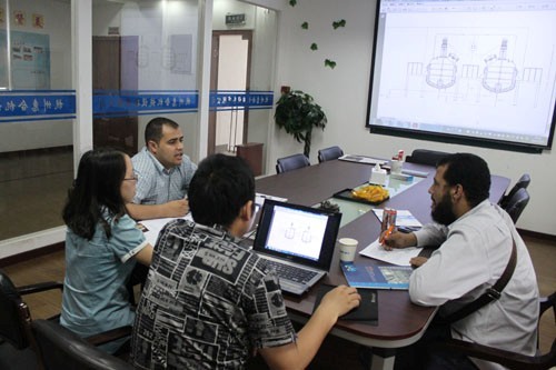 也門番茄醬生產(chǎn)線客戶與惠合工程師洽談現(xiàn)場1